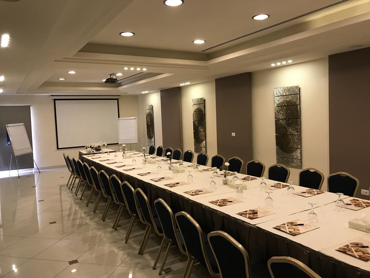 Capri Hotel Suites Amman Exteriör bild