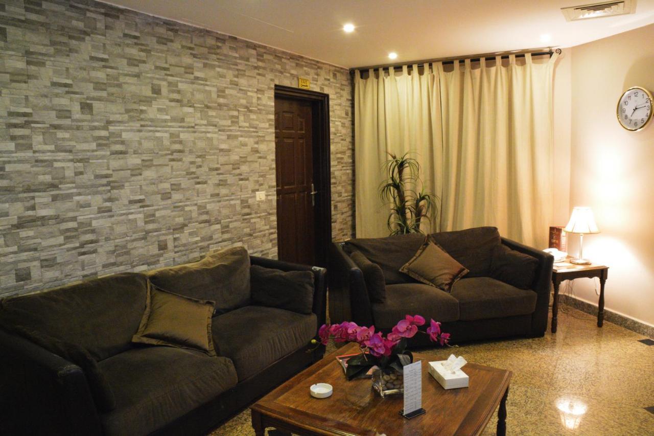 Capri Hotel Suites Amman Exteriör bild