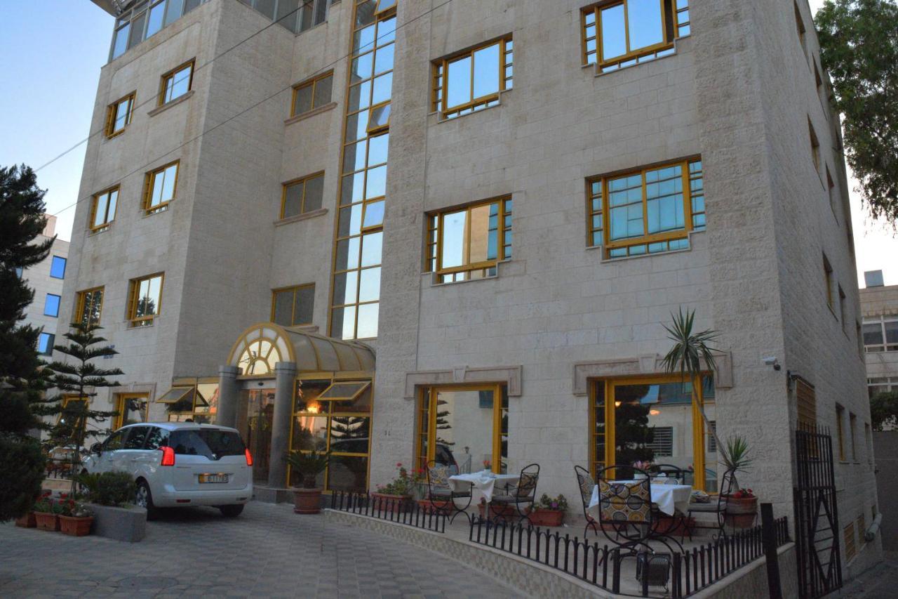 Capri Hotel Suites Amman Exteriör bild